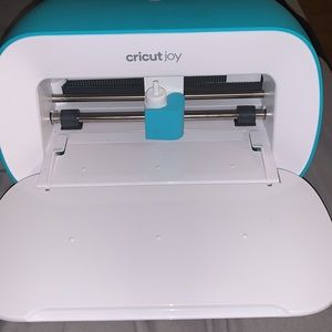 Cricut Joy W/Carrying Case